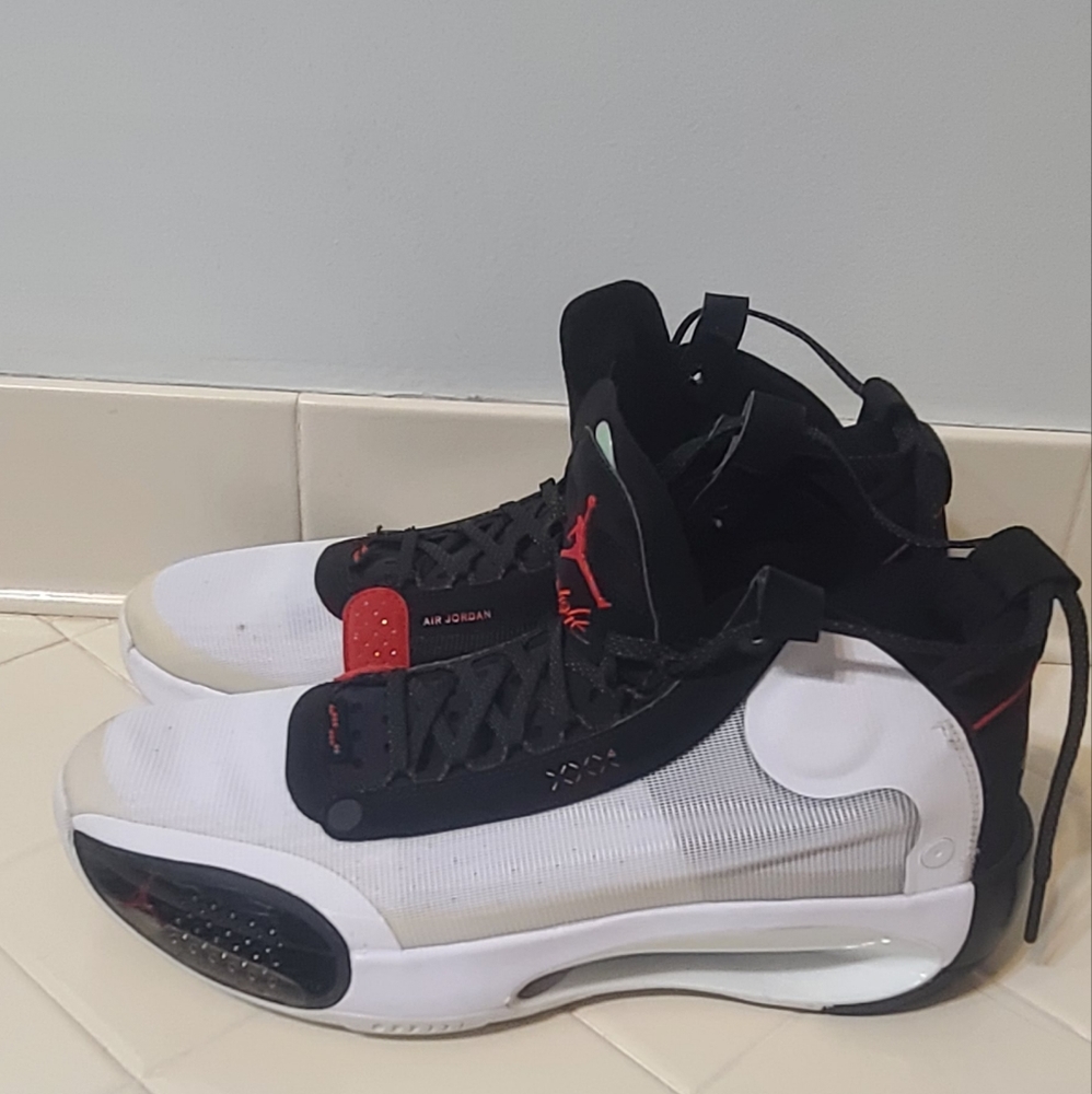 Air Jordan XXXIV 34 White University Red Black Chicago Men's Size 11 - Picture 1 of 11